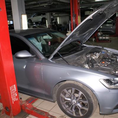 Ауди А6 в сервисе