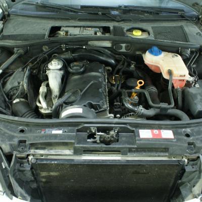 открытый капот на Ауди А6