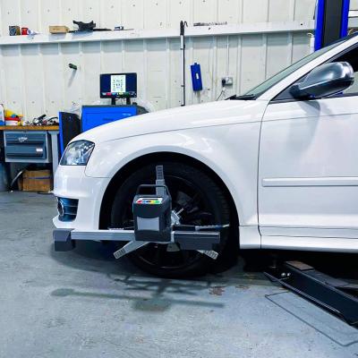 Ауди А3 на стенде сход развал