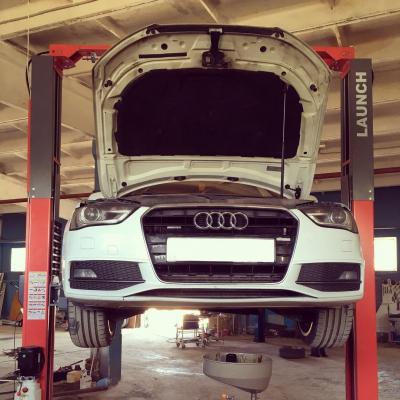 Ауди А4 Б8 на подъемнике