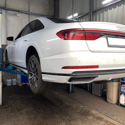 Ауди А8 на подъемнике