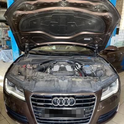 ауди А7 с открытым капотом