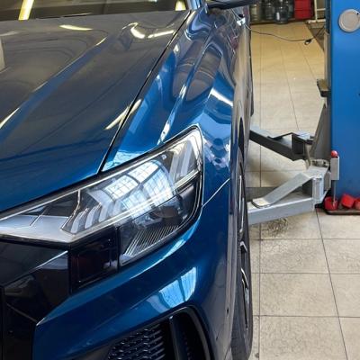 Подготовка Ауди Q8 к замене тормозных дисков