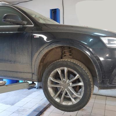 Ауди Q3 в процессе замены масла в раздатке