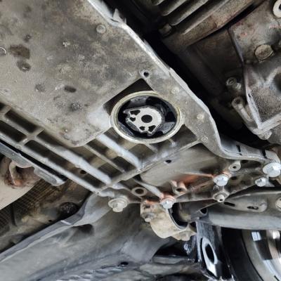 Замена сайлентблоков подрамника Ауди Q3