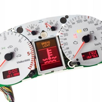 Приборная панель разобрана для ремонта