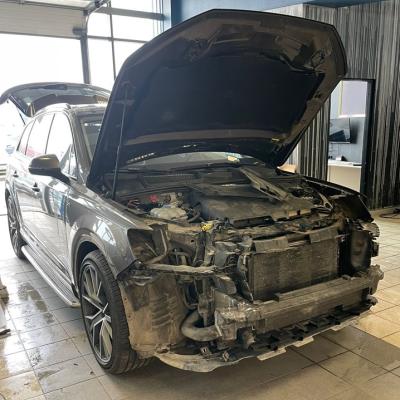 Ауди Q7 в процессе замены бампера