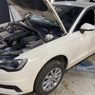 Ауди А3 в процессе замены датчика коленвала