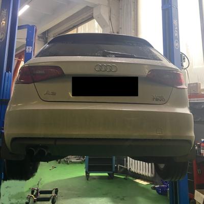 Ауди А3 в процессе замены масла в редукторе