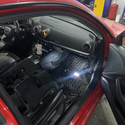 Ауди А3 в процессе замены моторчика печки