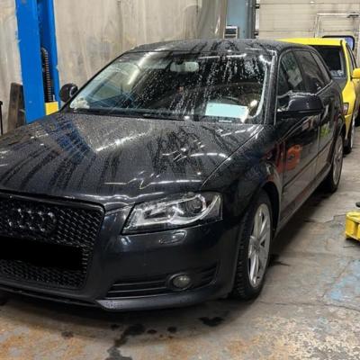 Ауди А3 готовится к замене радиатора кондиционера