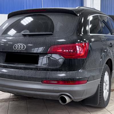 Ауди Q7 в процессе замены радиатора печки