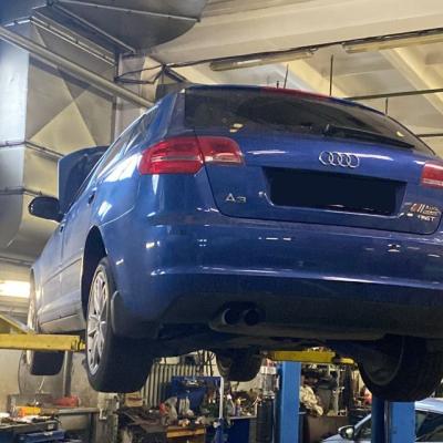 Ауди А3 в процессе замены стартера