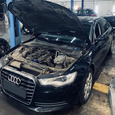 Ауди А6 в процессе замены переднего сальника коленвала