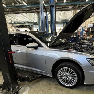 Ауди А6 в процессе замены прокладки клапанной крышки