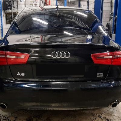 Ауди А6 в автотехцентре на замене тормозных суппртов