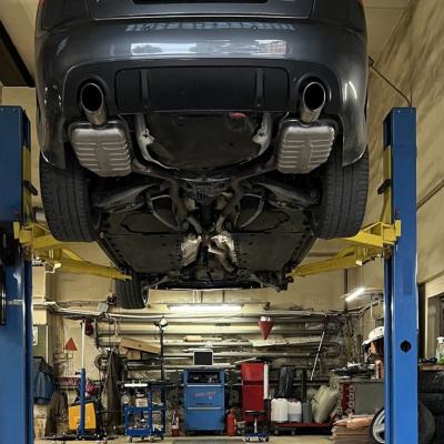 Ауди А4 в автотехцентре готовится к замене привода